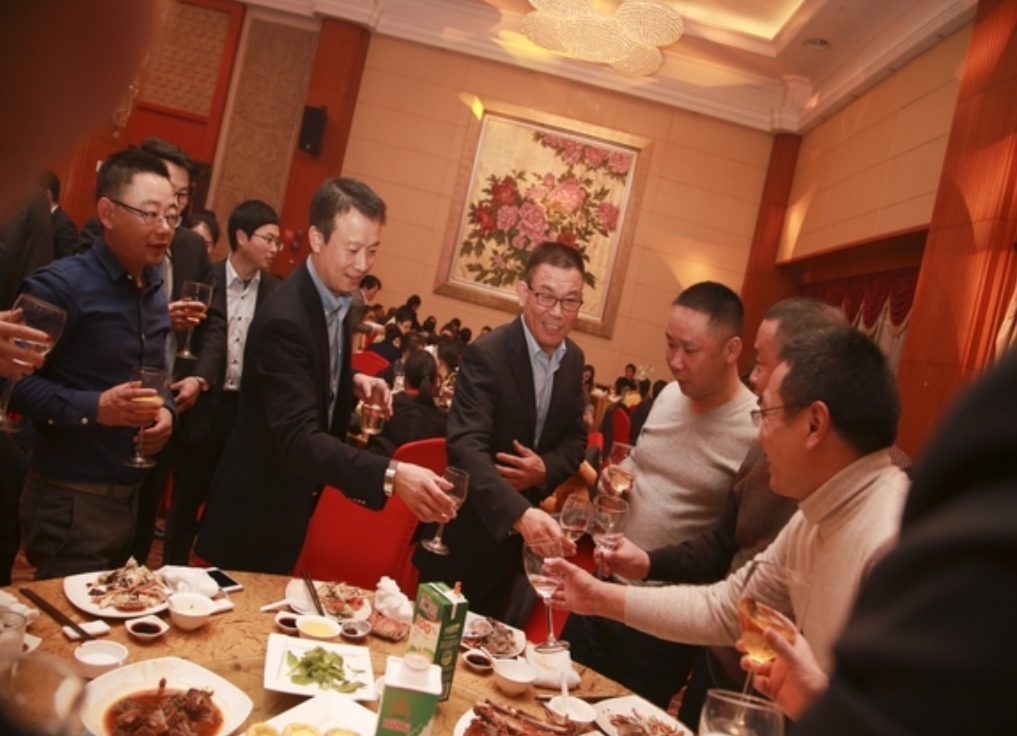 开车接人吃饭,先接大人物还是先接小人物？