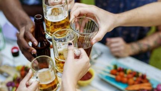 河南工程学院22岁男生宿舍饮酒3小时后坠亡，他的死亡是意外还是人为的？