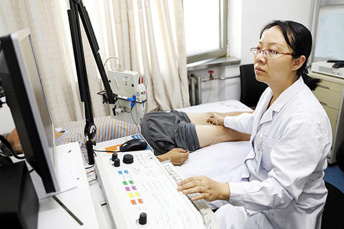 登上泰山的渐冻男子迎娶贵州女孩,为何叫渐冻男子?