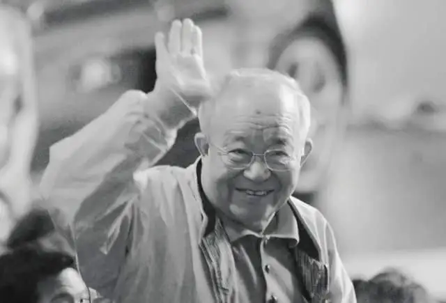 著名词作家乔羽十九日因病逝世，你觉得乔羽为中国文学付出了多少？