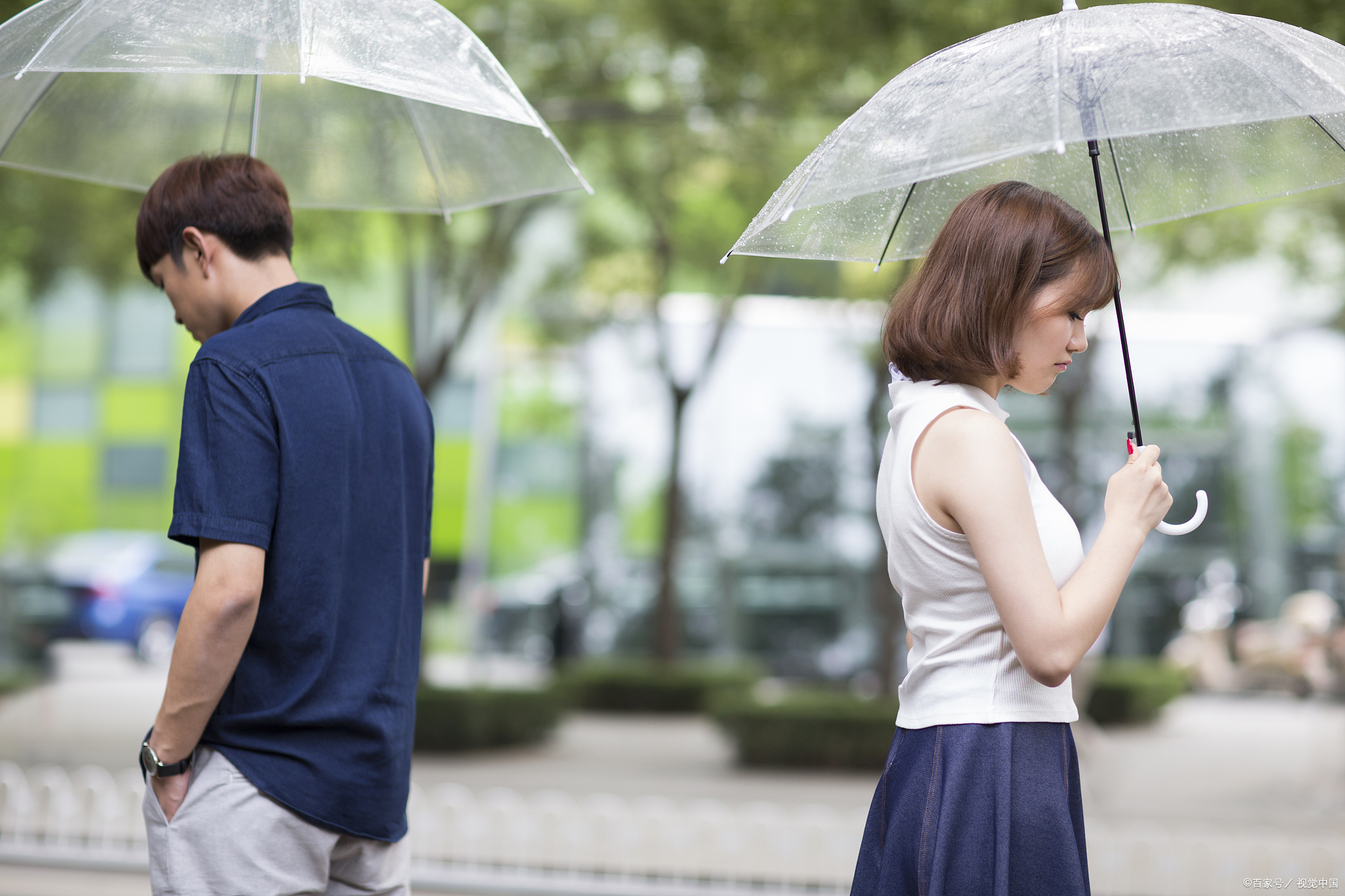 和男友聊天的时候，总是敷衍我，我应该怎么办？