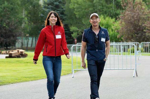 贝索斯前妻晋身世界女首富,贝索斯前妻名下有哪些资产?