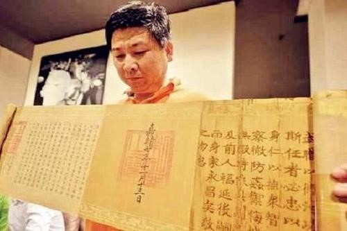 中国古代君王的圣旨都是金黄色的吗?