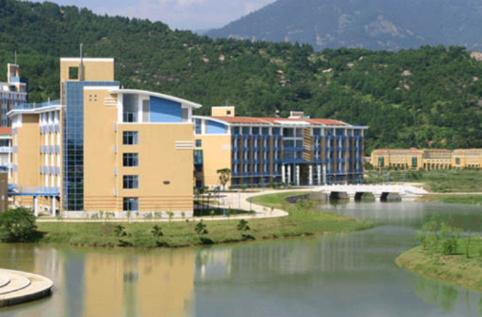 安徽师大校内捞鱼做全鱼宴，你认为这样的活动有何教育意义？