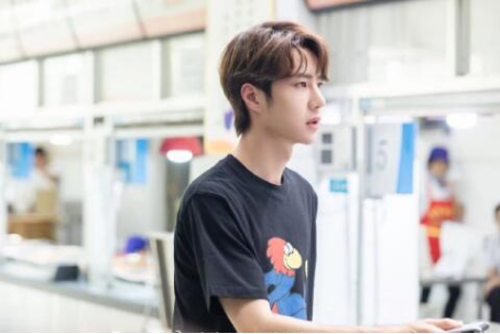 粉丝凭瞳孔倒影找到偶像住所，你知道粉丝追星都有哪些疯狂的行为？