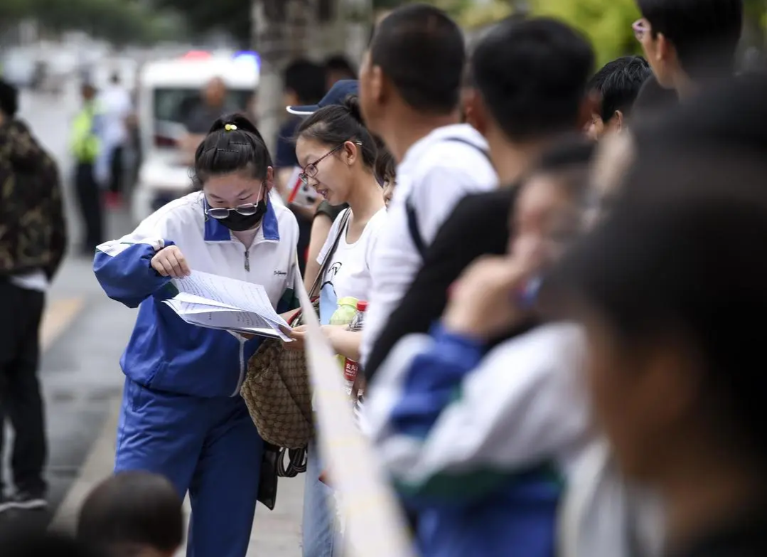 离高考还有一周是在家里复习还是在学校复习？
