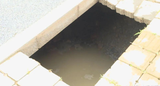 人行道路面突然塌陷,长春男子掉入深坑,路面塌陷的危害有哪些?