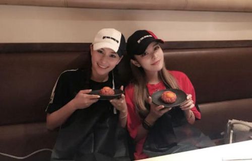 窦骁何超莲为周扬青庆生，他们三人私下关系如何？