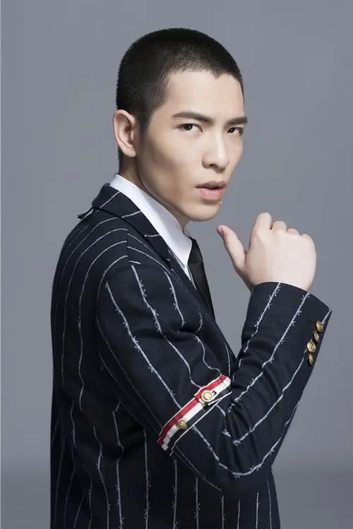 雨神萧敬腾靠什么火起来的？