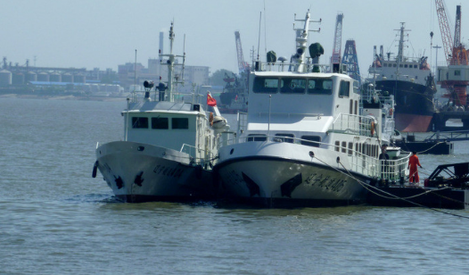 长江口外两船碰撞8人遇难,事故原因是什么?