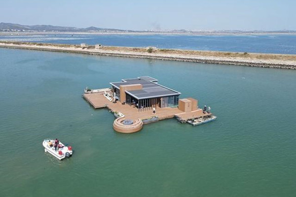 网红海上酒店已停用并被拖离海域,具体是什么原因导致的?