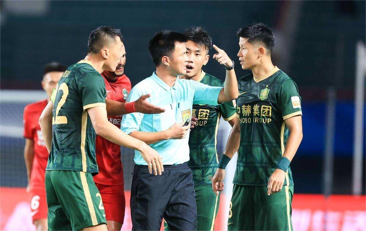 中超赛后采访现乌龙,现场情况是怎样的?