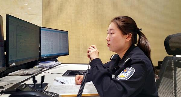 女子打110订外卖接警员机智回答,这种行为是否存在危险?