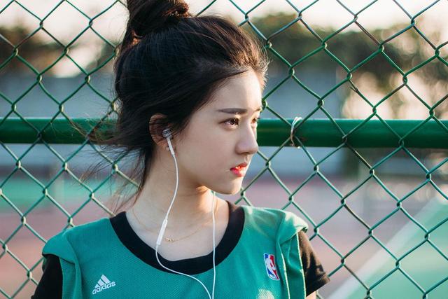 明星高考成绩揭秘:“影后”周冬雨285分,赵露思成绩有多少呢?