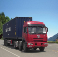 广东佛山一货车凌晨遭遇追截打砸，司机是如何脱险的？