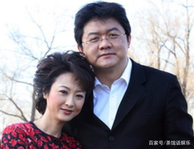 体育主持人张斌主持奥运频道时场面失控,因此被停职发生了啥?