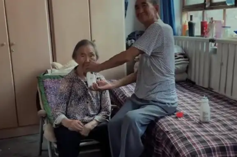 “二舅”走红后,全家哭了一场,这到底是什么梗为什么?