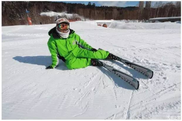 滑雪运动看上去非常酷,那么在滑雪时有什么安全注意事项?