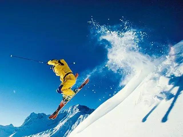 滑雪运动看上去非常酷,那么在滑雪时有什么安全注意事项?