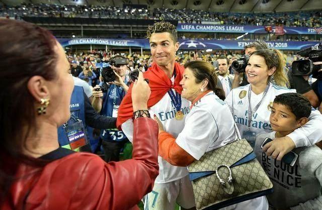 C罗姐姐为什么炮轰金球奖评委评选充满腐败?