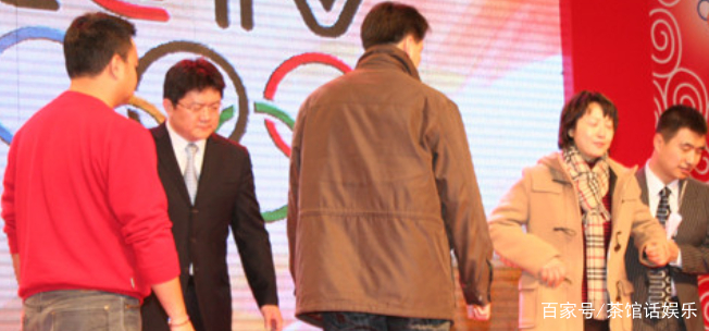 体育主持人张斌主持奥运频道时场面失控,因此被停职发生了啥?