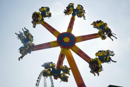 湖南一游乐场飞椅坠落多人受伤,当时的具体情况是怎样的?