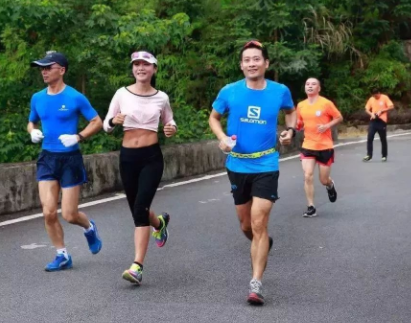 亲历者回忆甘肃马拉松经历,马拉松比赛出现事故主办方应该承担什么责任?