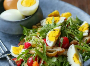 河南痛哭校长曾签20年排它合同,事件的背后有何隐情?