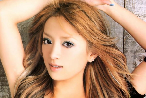 滨崎步两段婚姻最后都是以离婚收场,这背后究竟有何秘密?