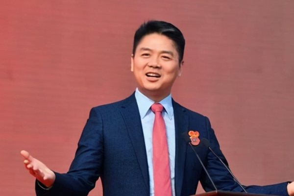 奶茶妹妹和刘强东恋爱照片曝出，当年二人是如何相识相恋的？