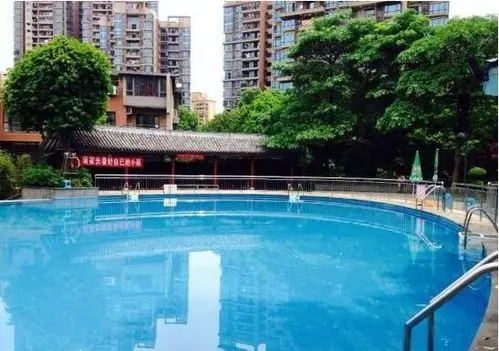 泉州一男孩在小区游泳池溺亡,监控记录致命3分钟,他到底经历了什么?