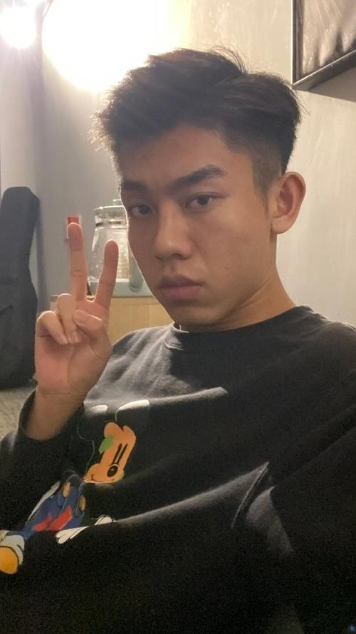 张国政520在微博宣布了恋情，女方是谁？有透露其身份背景吗？