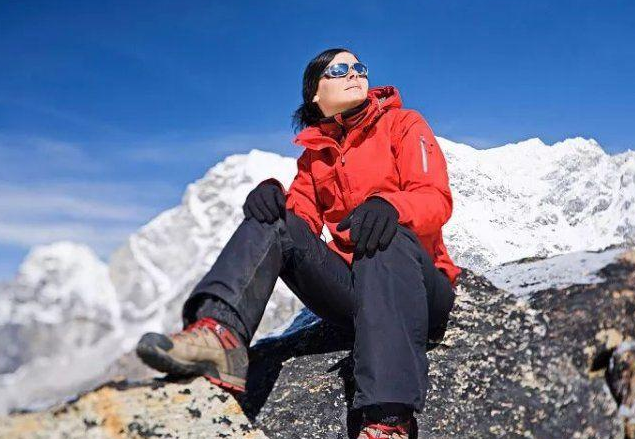 始祖鸟是哪的品牌