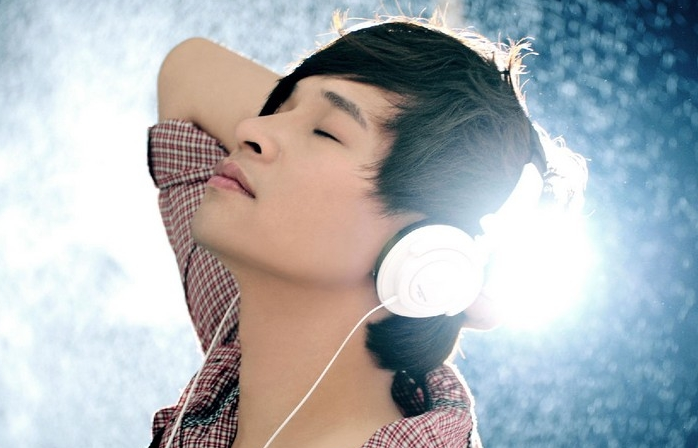 歌词里面有一句“无情的世界里无情的你”是什么歌?