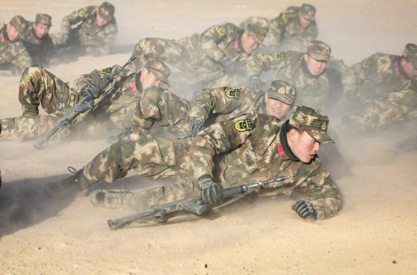 匍匐前进是什么意思？