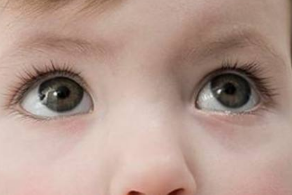 眼皮上长了个疙瘩怎么回事？