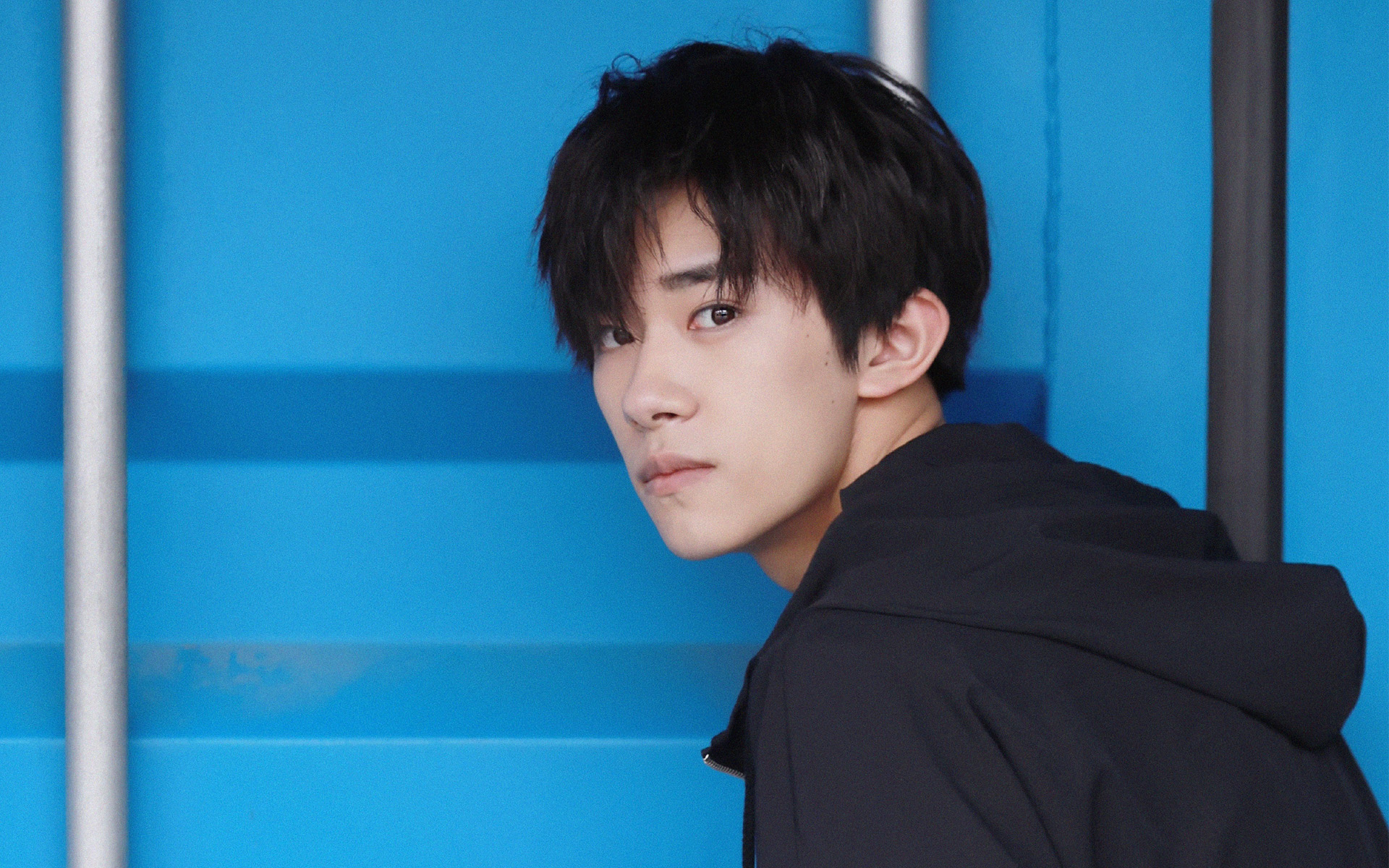 男明星的荧幕初吻都给了谁,肖战太羡慕,蔡徐坤太过于奇葩,你怎么看?