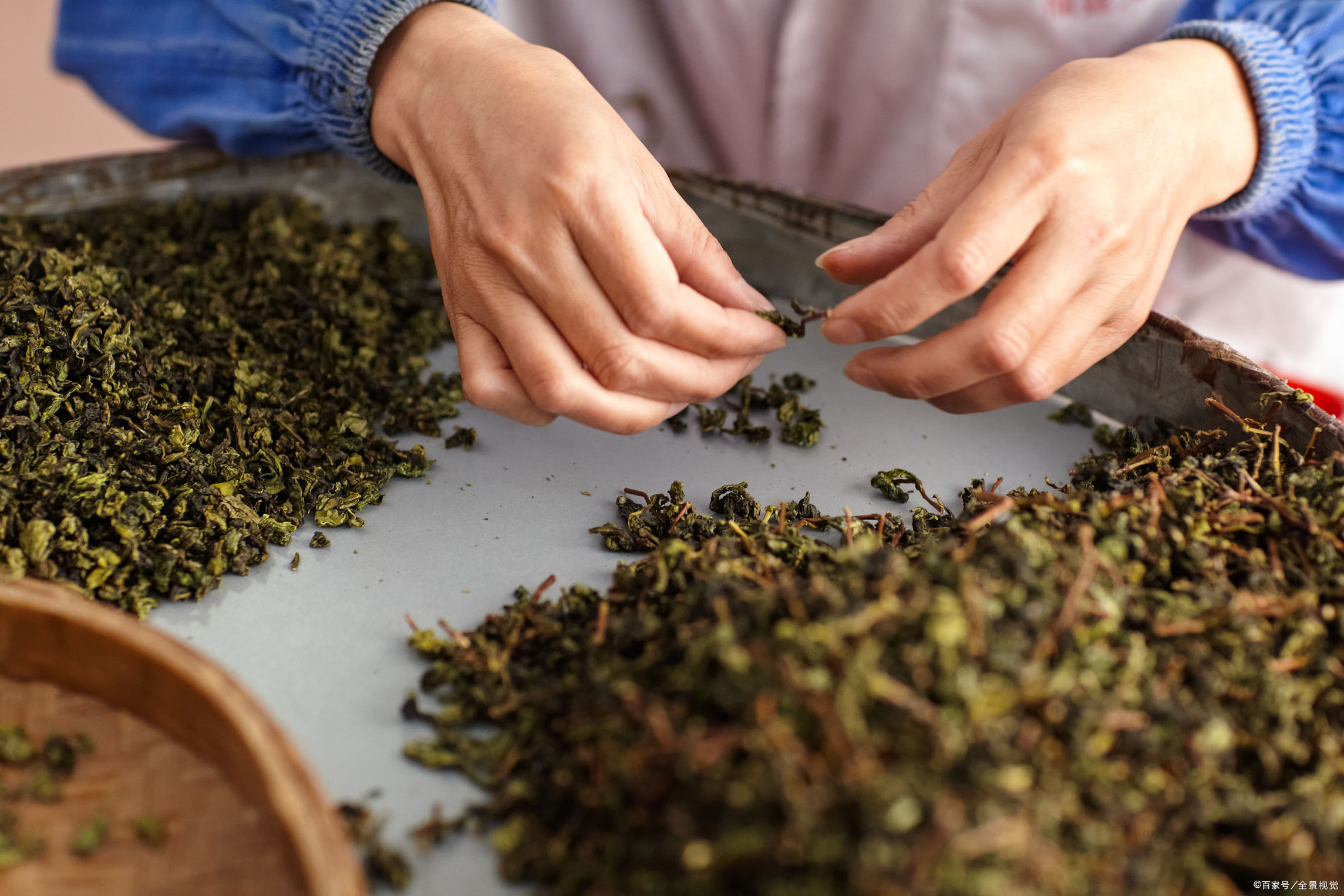 手脱皮是怎么回事啊？