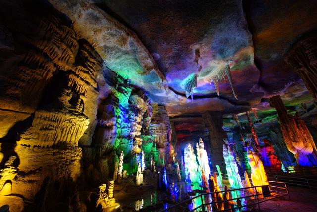 泰山地下大裂谷是怎么形成的,与东非大裂谷有什么不同?你会选择去吗?