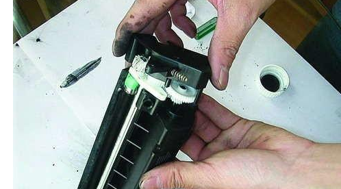 硒鼓如何加碳粉