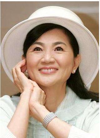 “帽子歌后”凤飞飞,巅峰时红过邓丽君,死讯被“隐藏”一个月,为何?