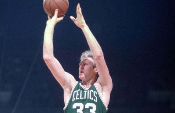 一生热衷篮球的雷吉·刘易斯,为何他会英年早逝?