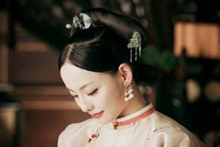 顺妃被乾隆降为贵人的原因是什么？