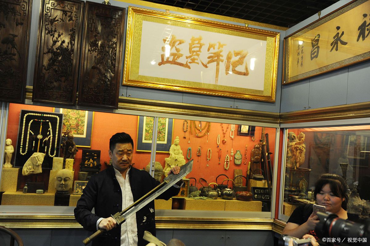 《重启之极海听雷》讲的是什么故事?