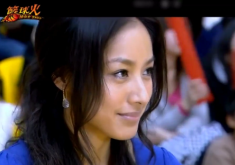 《篮球火》w的扮演者是谁?