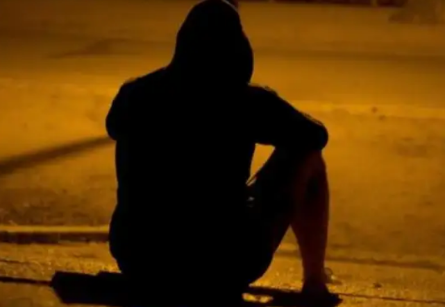 伤感的诗句越伤感越好？