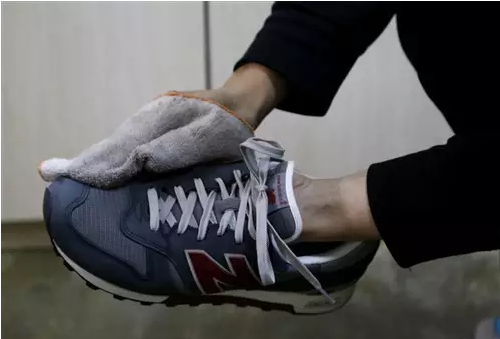 如何清洗运动鞋？