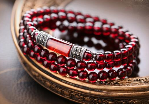 戴石榴石手链的好处
