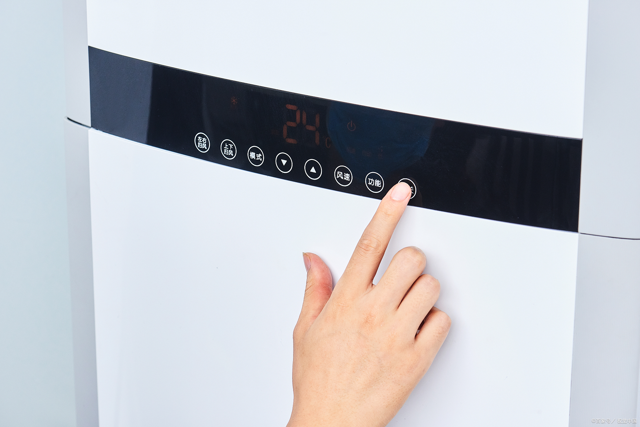 请问空调应该安在什么位置？靠窗的位置可以吗？