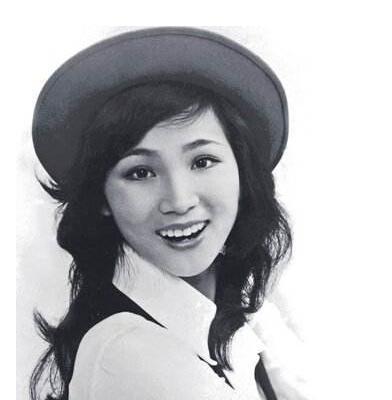 “帽子歌后”凤飞飞,巅峰时红过邓丽君,死讯被“隐藏”一个月,为何?